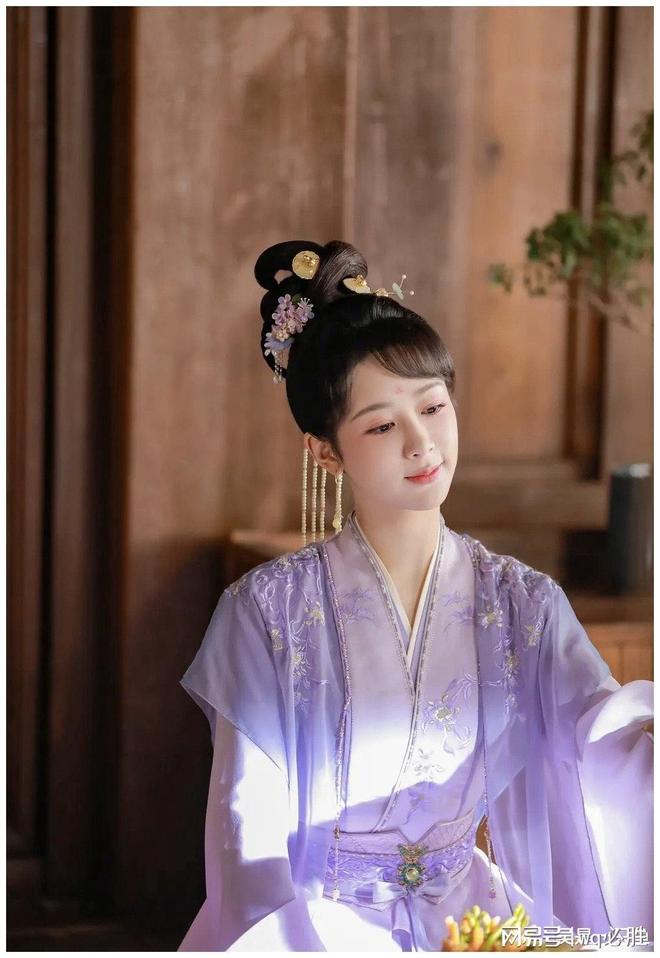杨紫获白玉兰视后争议，背后的故事与思考
